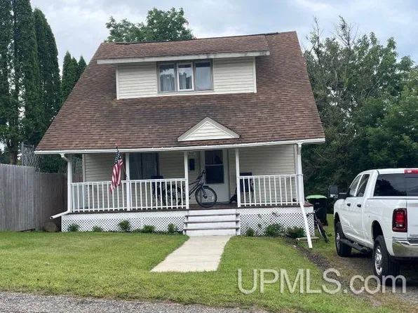 623 E East St, Iron Mountain, MI 49801