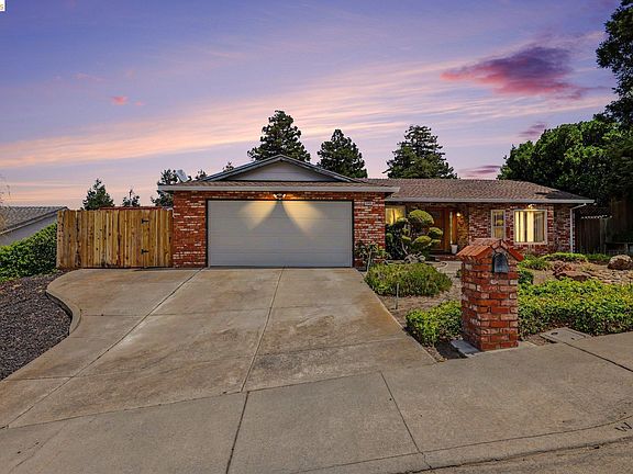 2nd image of 2366 Glendale Cir