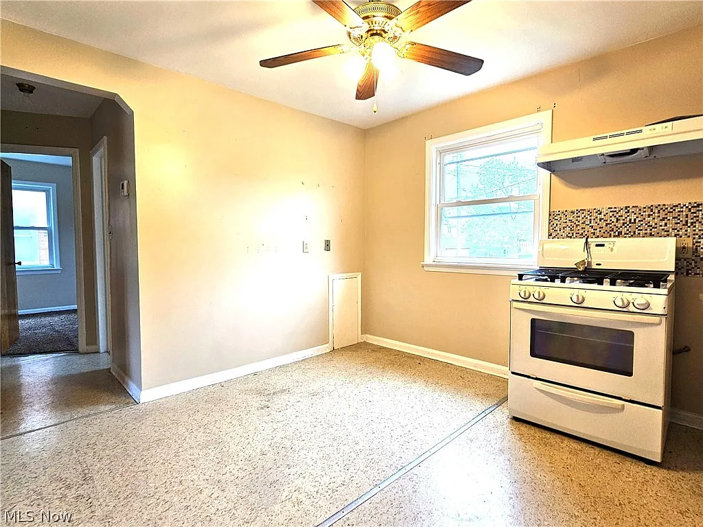2 bed, 1.0 bath, $1,100 — Photo 3
