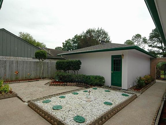 3rd image of 16435 Havenhurst Dr
