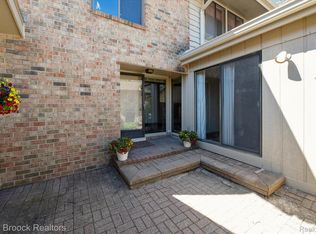 7454 Bridge Way, West Bloomfield, MI 48322