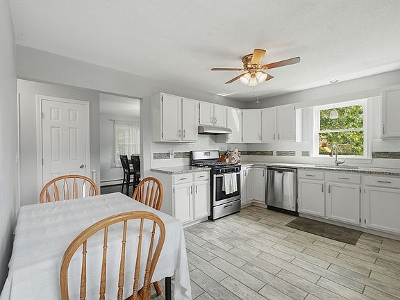 5th image of 134 Hathaway Commons Rd