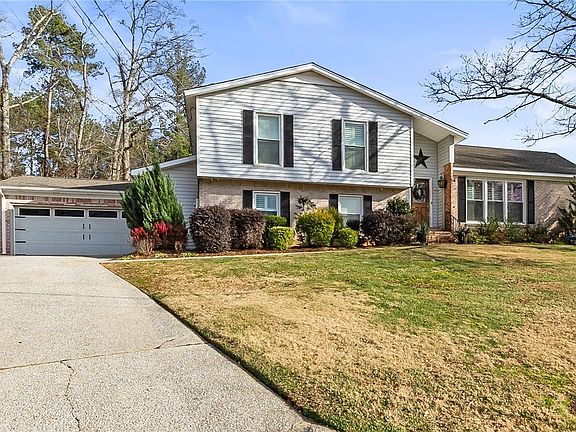 2nd image of 4221 Harper Cir