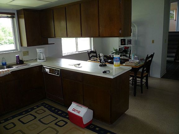 2nd image of 1212 W Riverview Ave