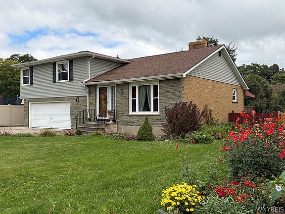 3rd image of 3073 Lewiston Rd