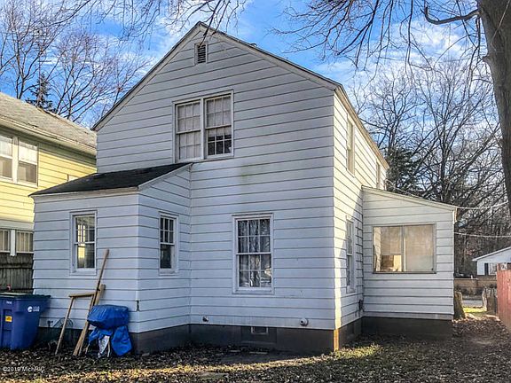 2nd image of 1011 Dickinson St SE