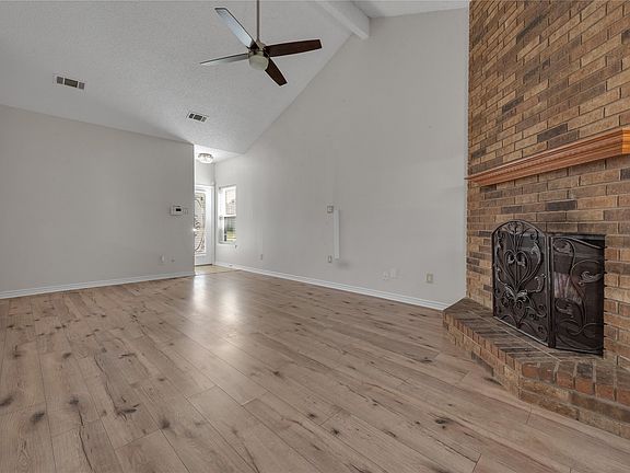 5th image of 613 Canterbury St