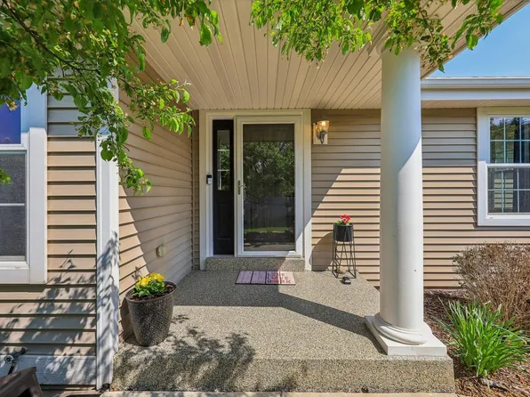 634 Sandur PLACE, West Bend, WI 53095