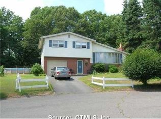 104 Orchard Heights Dr, Hamden, CT 06514