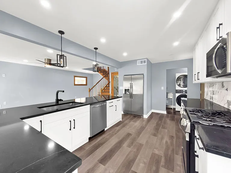 5845 S Sayre Ave — Photo 11