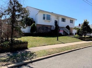 295 2nd Ave #295, Lindenhurst, NY 11757