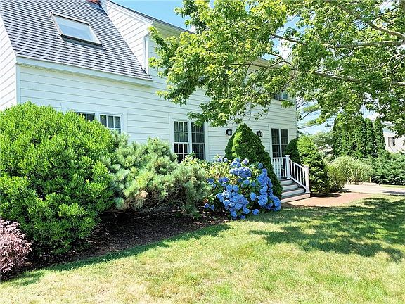 3rd image of 25 Stratford Ave