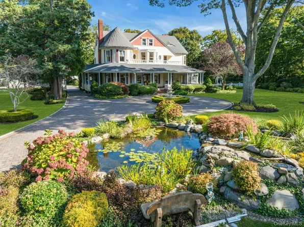 661 Middle Road, Bayport, NY 11705