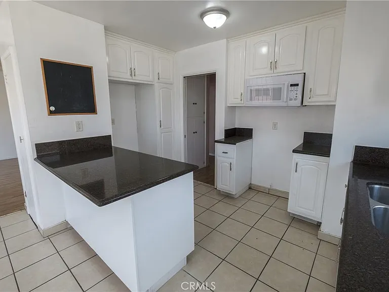 4433 Triggs St E — Photo 11