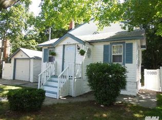 205 N Evergreen Dr, Selden, NY 11784