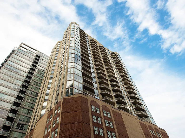 645 N Kingsbury St #1403 — Photo 1