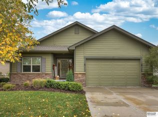 2130 Creek Side Dr, Papillion, NE 68046