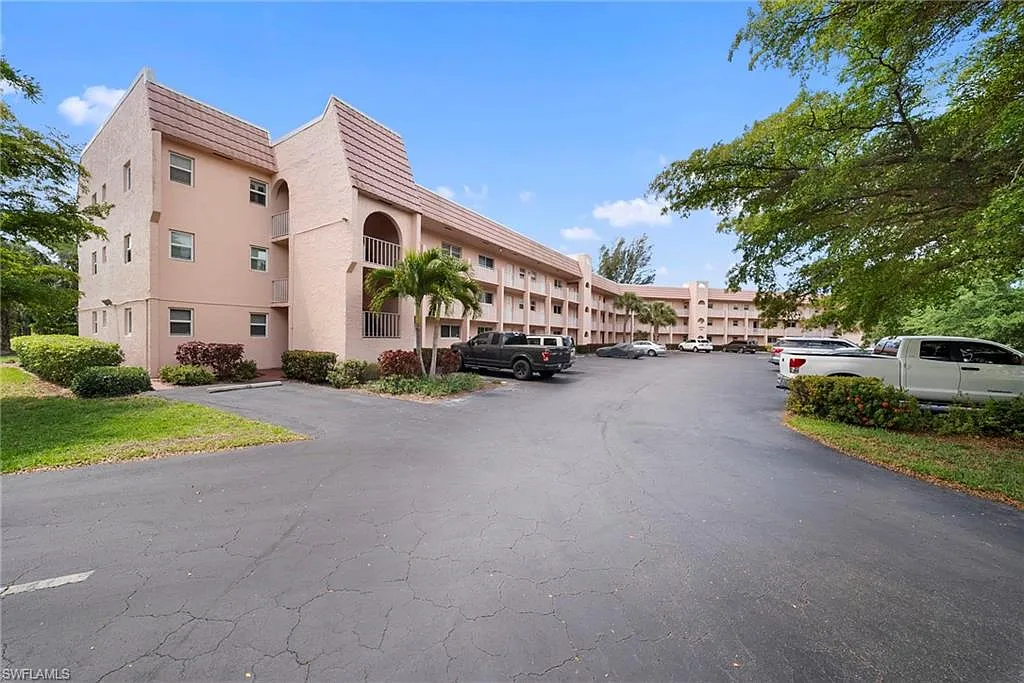 2 bed, 2.0 bath, 842 sqft, $1,695 — Photo 2