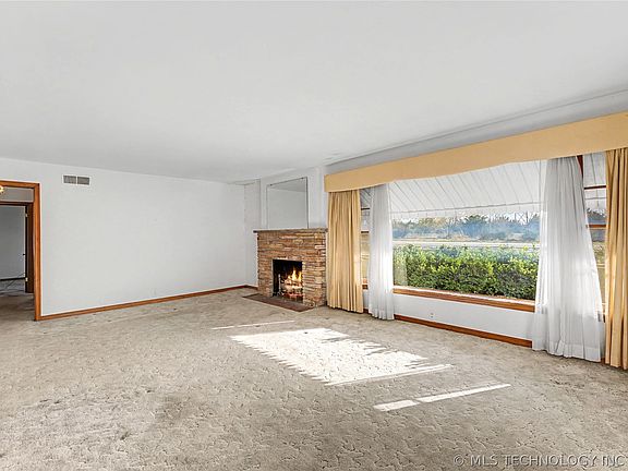 4th image of 1202 W Davis Dr