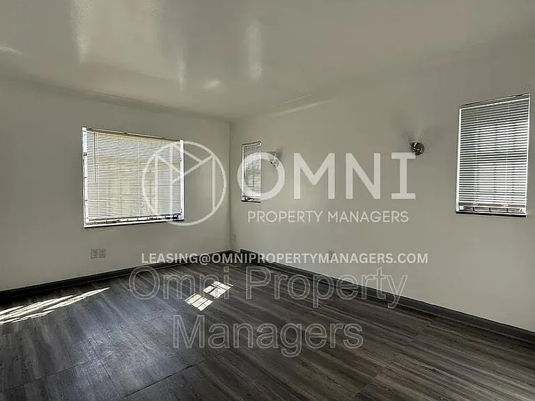 9747 Somerset Ave — Photo 3