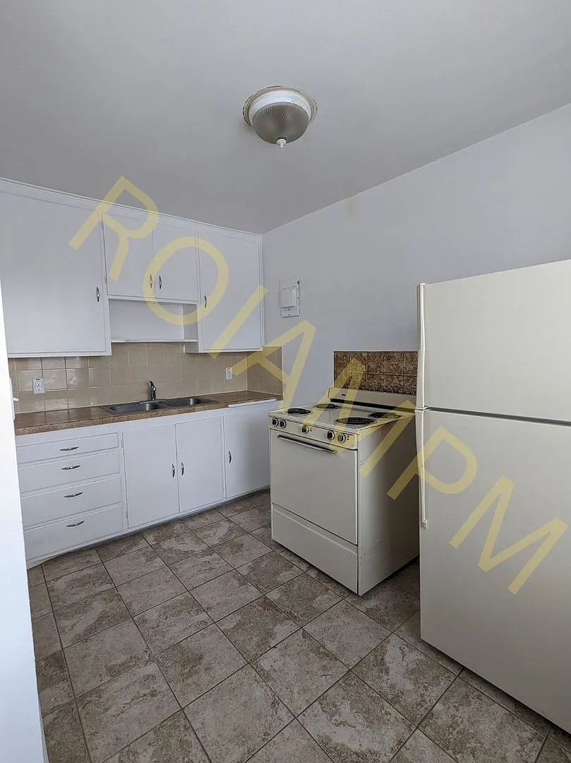 1160 South 4th Avenue — Photo 3