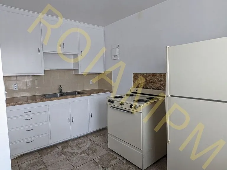 1160 S 4th Ave — Photo 3