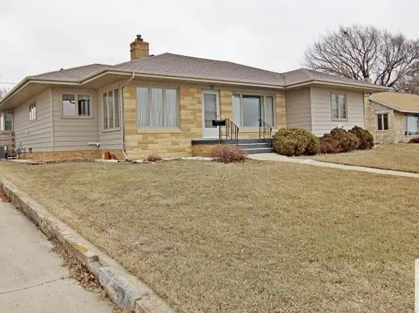 23 Vista Dr, Storm Lake, IA 50588