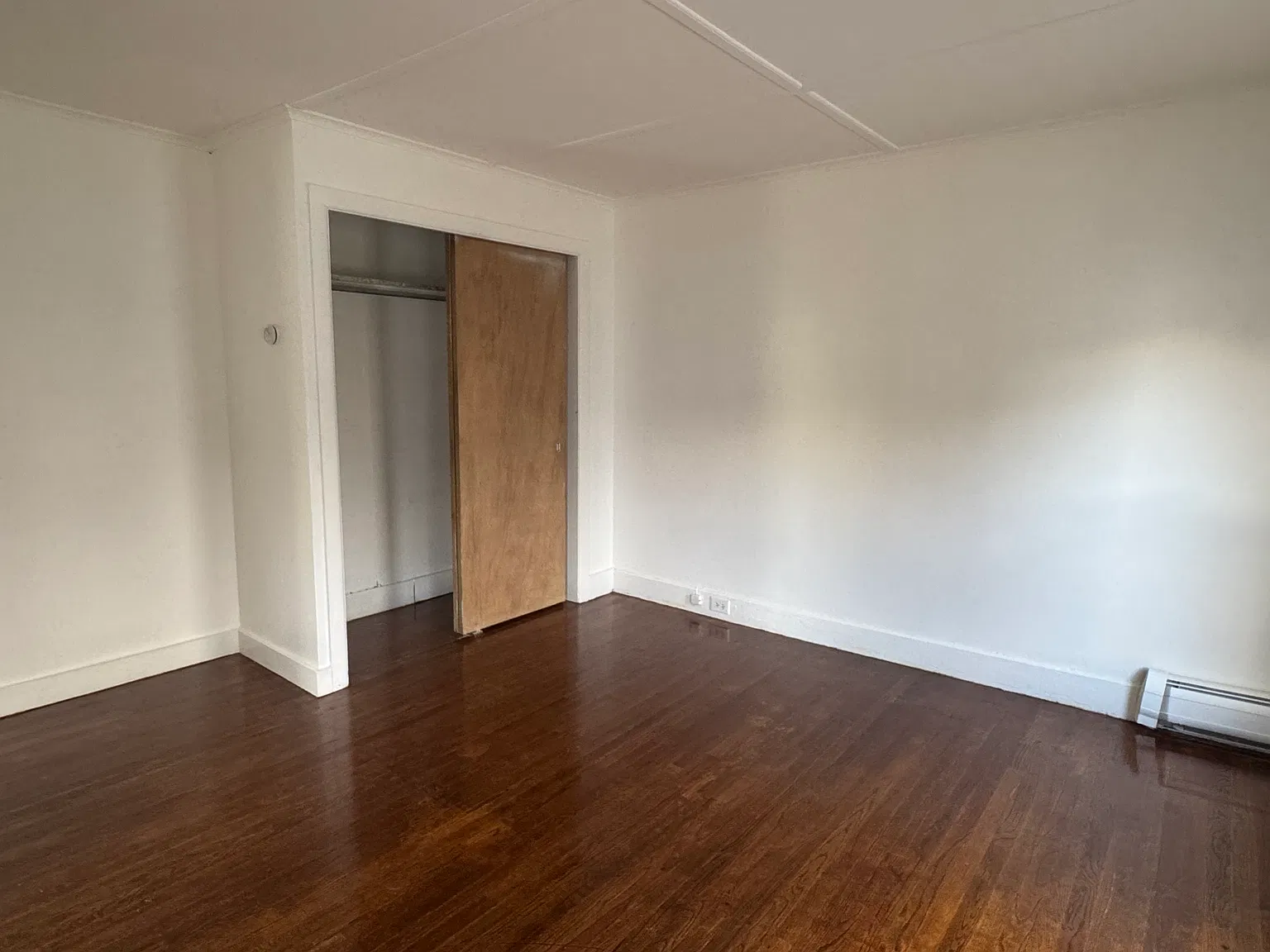1 bed, 950 sqft, $1,300 — Photo 1
