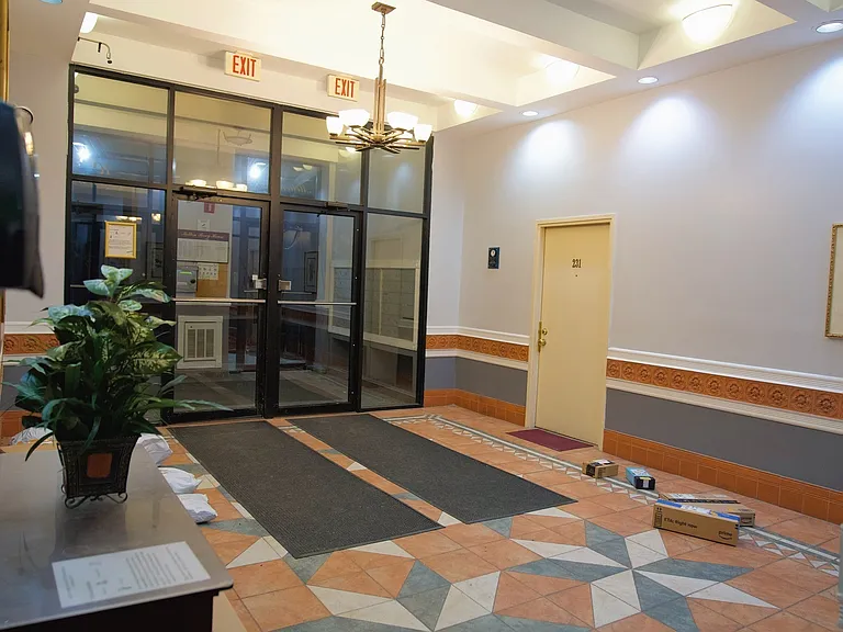 10 Weston Ave #411 — Photo 20