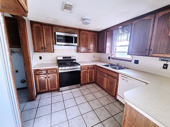5th image of 1004 S Avery Dr