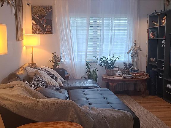 3rd image of 424 N Riverside Dr APT 205