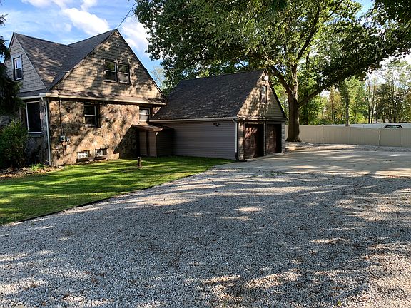 Driveway, tool shed, garage
