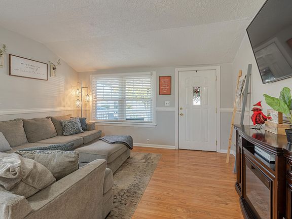 3rd image of 103 Welworth Ave