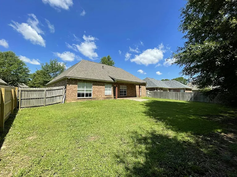 141 Creekside Dr — Photo 15