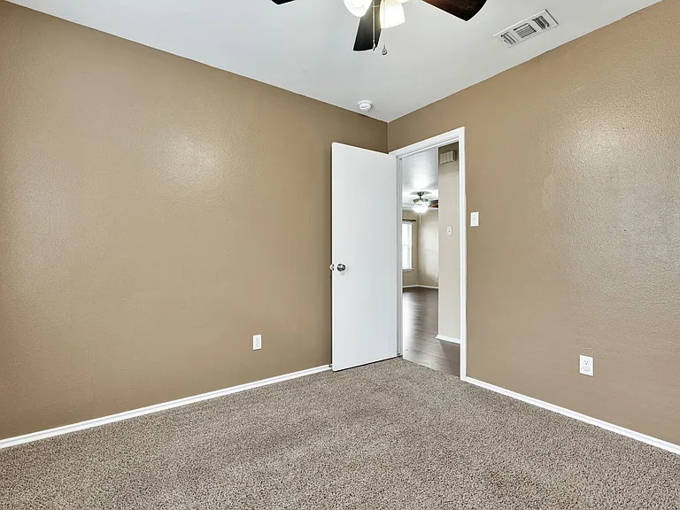 8711 Shaenwest — Photo 9