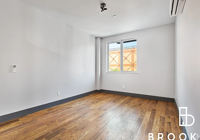 1461 Gates Ave #4D — Photo 3