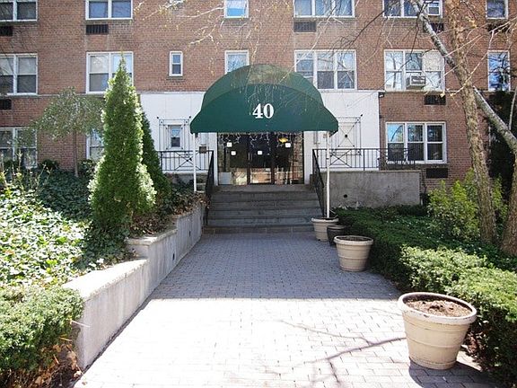 2nd image of 40 Barker Ave APT 4K