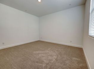 915 Blue Oak Ln W, Madera, CA 93636