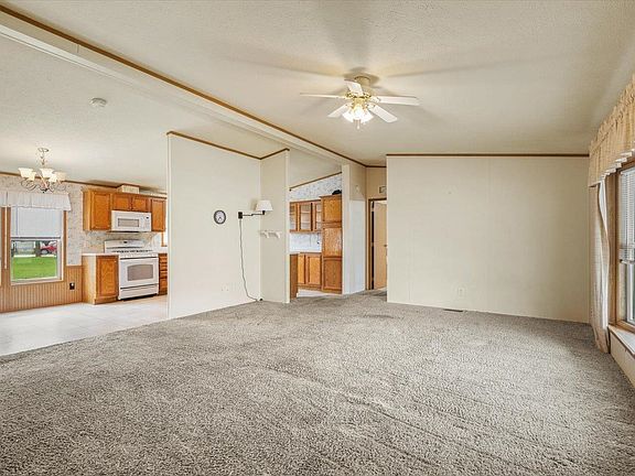 5th image of 2134 Iris Ave