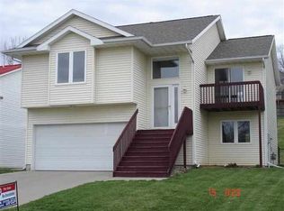 1725 Parkway Dr, Coralville, IA 52241