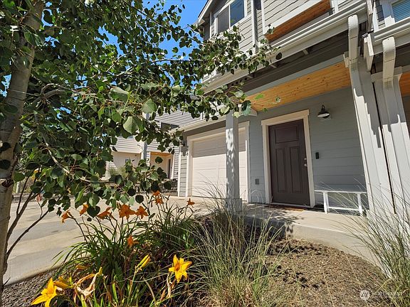 2nd image of 958 NW Highgarden Drive