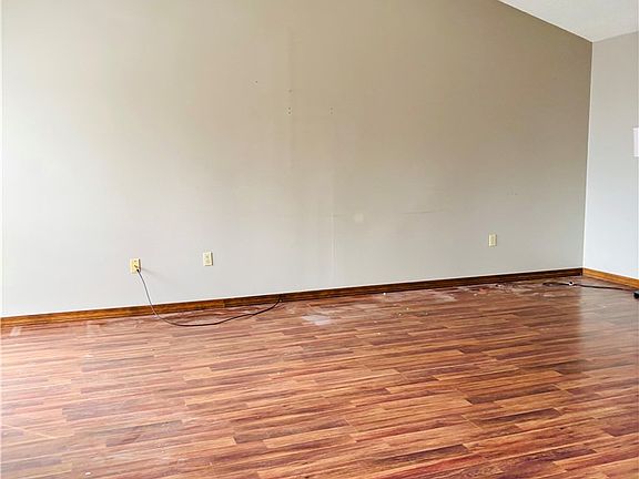 5th image of 2305 Meadowlake Rd