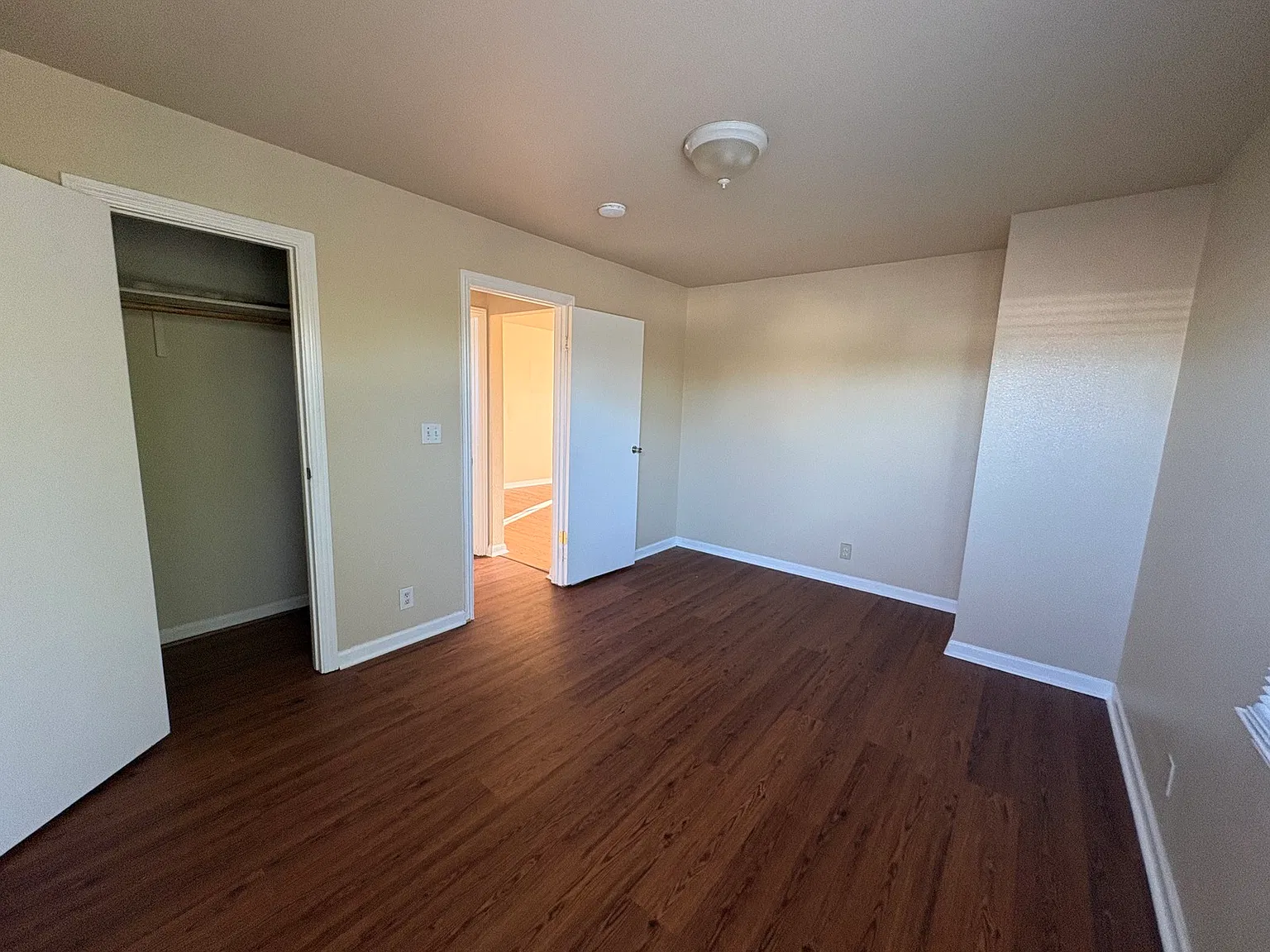 1 Bed 1 Bath Apartment Available NOW! — Photo 3