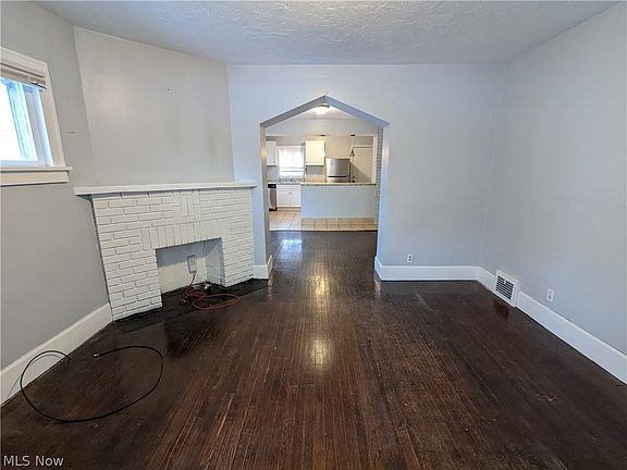 3rd image of 3088 W 116th St