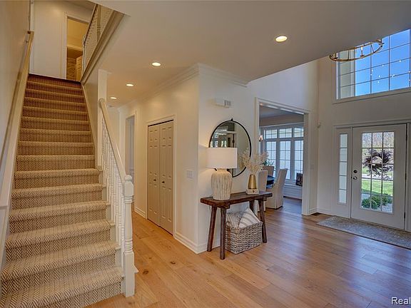 5th image of 5821 Westwood Dr