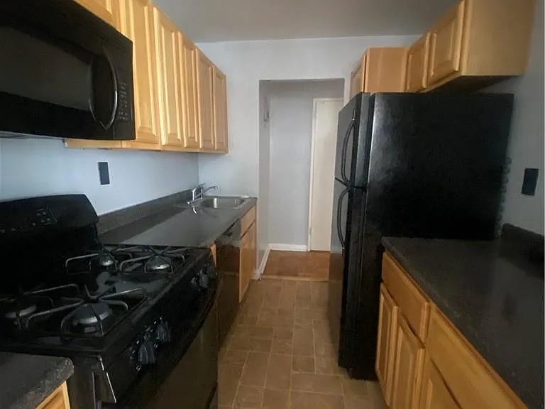 4 Sadore Ln #2W — Photo 4