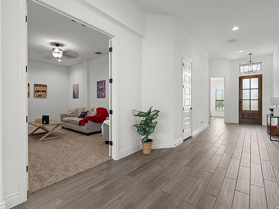5th image of 9015 Raven Pointe