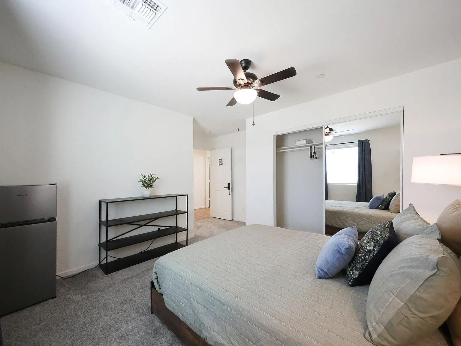 4 bed, 2.0 bath, 1019 sqft, $1,248 — Photo 2