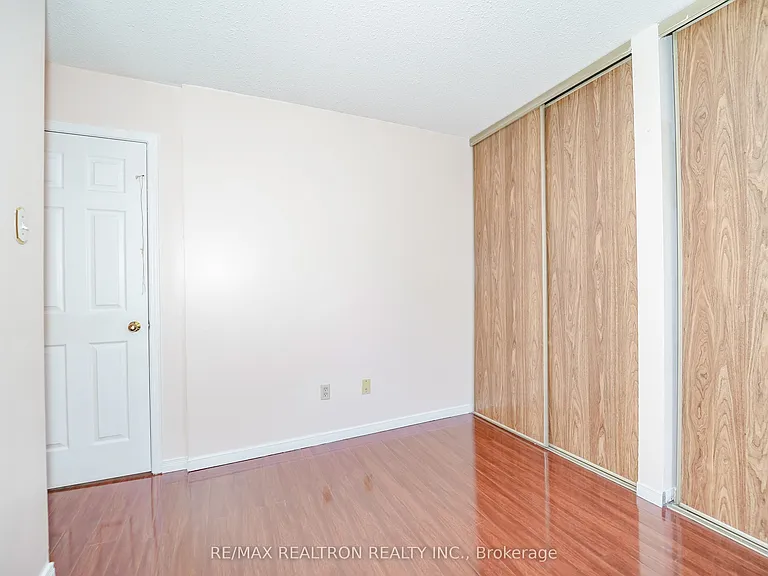 25 Cardwell Ave #24 — Photo 29