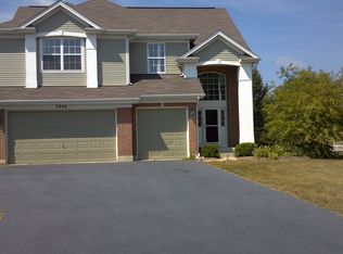 2940 Glenarye Dr, Lindenhurst, IL 60046